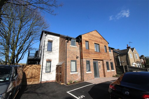 Luton Road, Harpenden, AL5 3DU